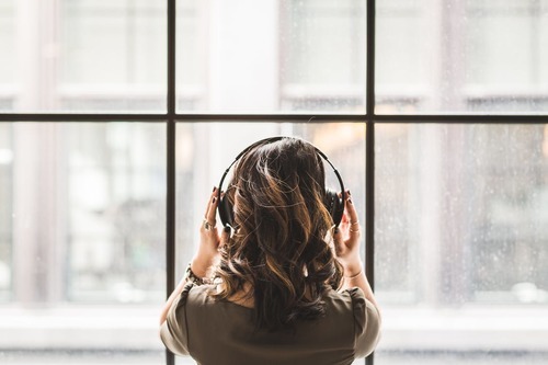 Laadukkaat puhelintarvikkeet musiikin kuunteluun